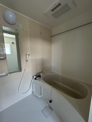 バス・シャワールーム　※写真は202号室です。 相違する場合は現況を優先いたします