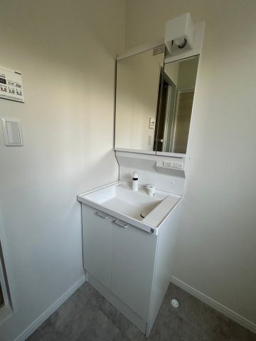 洗面設備　※写真は202号室です。 相違する場合は現況を優先いたします