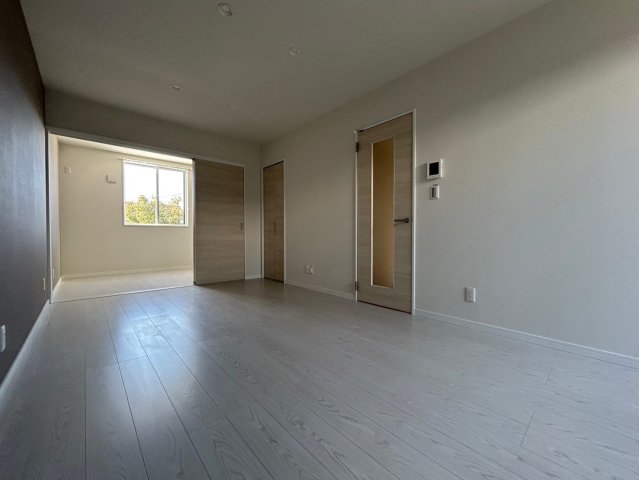 居室・リビング　※写真は202号室です。 相違する場合は現況を優先いたします