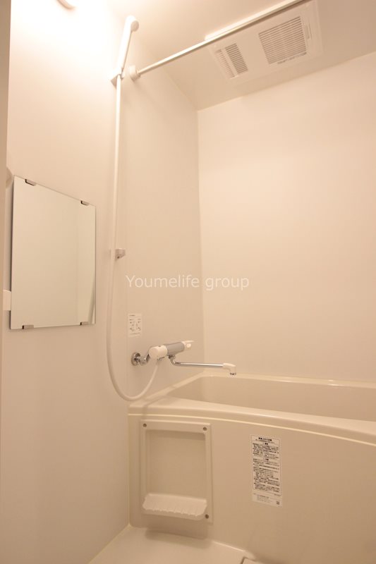 バス・シャワールーム　部屋によって、壁、床、建具の仕様がことなります