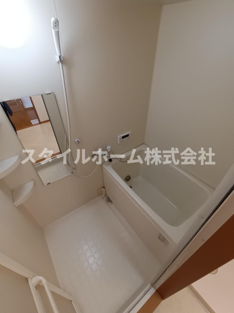 バス・シャワールーム　同建物内別部屋の写真です。