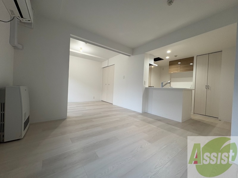 居室・リビング　広くてきれいなリビングです！快適に過ごせそうですね。