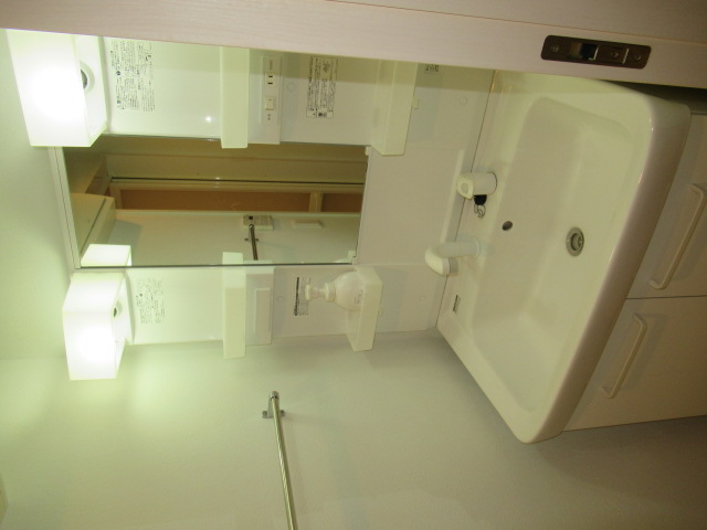 洗面設備　※同タイプ他号室参考写真