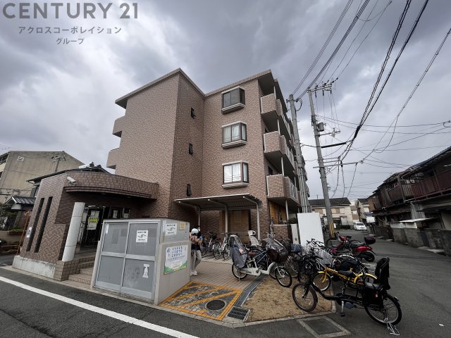 建物外観　居住者専用のゴミ置き場ついてます♪