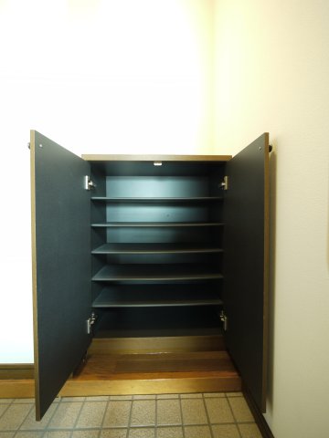 玄関　※写真は別の部屋のものです。