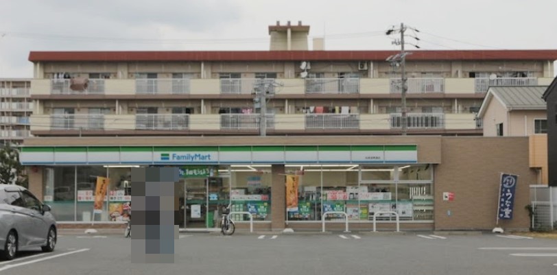 コンビニ　ファミリーマート 名南港東通店（コンビニ）まで293m