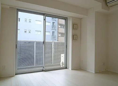 居室・リビング　別部屋の写真を使用しております。