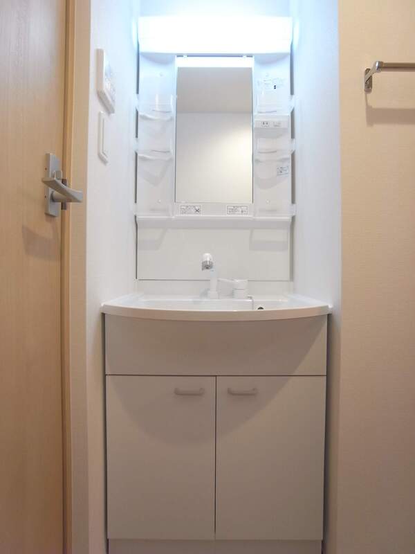 洗面設備　スペースが確保できる洗面所です