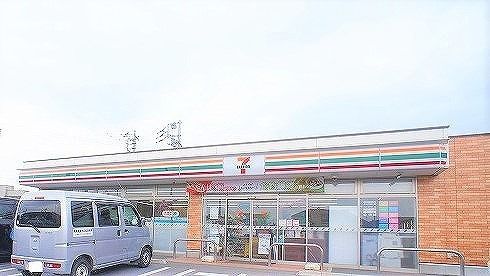 コンビニ　セブンイレブン 日高工業団地店（コンビニ）まで200m