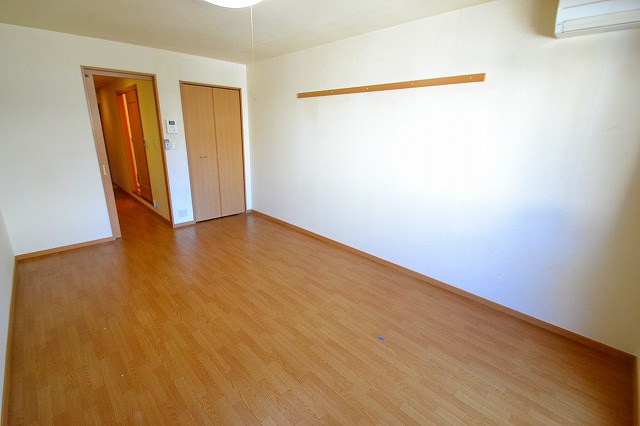 居室・リビング　☆広々フローリングのお部屋です☆