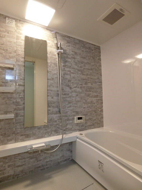 バス・シャワールーム　浴室　追い焚き機能あり