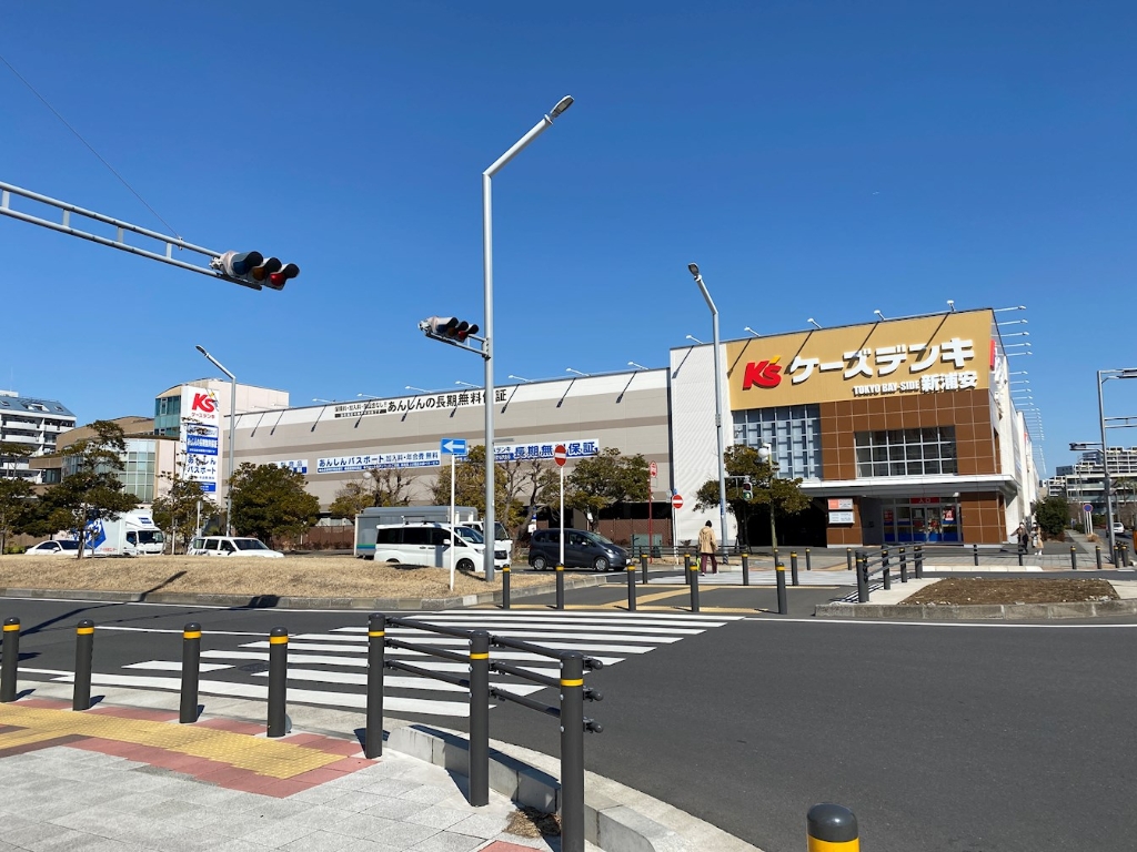 ショッピングセンター　ケーズデンキ東京ベイサイド新浦安（ショッピングセンター）まで376m