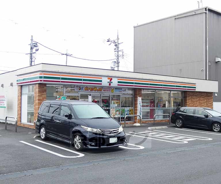 コンビニ　セブンイレブン 油小路上鳥羽店（コンビニ）まで110m