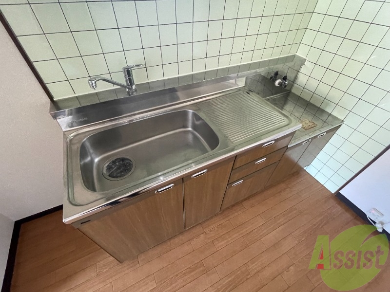 キッチン　調理スペースがしっかりあるので、毎日の料理も捗りますね。