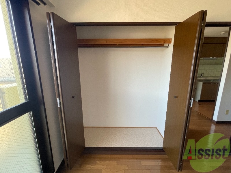 収納　こちらの収納は、ハンガーのお洋服が掛けられますね。