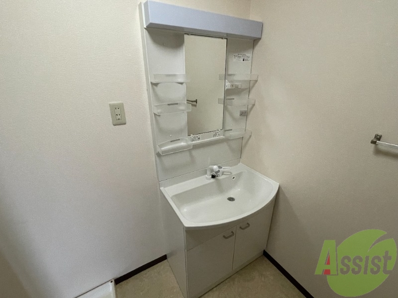 洗面設備　洗面所は独立しているので、忙しい朝支度もこちらで出来ますね。