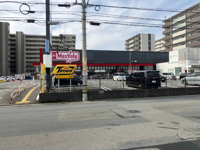 スーパー　マックスバリュエクスプレス博多駅南店（スーパー）まで390m