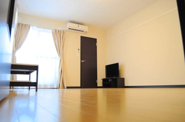 玄関　フローリングのお部屋。