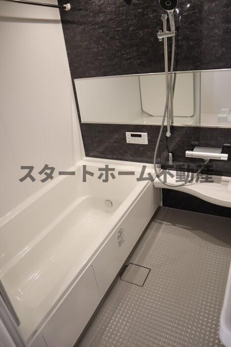 バス・シャワールーム　落ち着いた空間のお風呂です