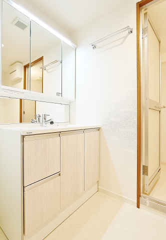 洗面設備　脱衣スペースもゆとりあり