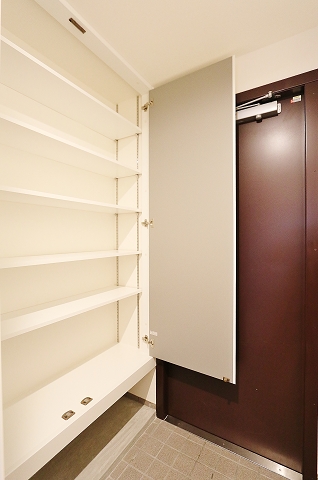 その他　高さのあるシューズボックス