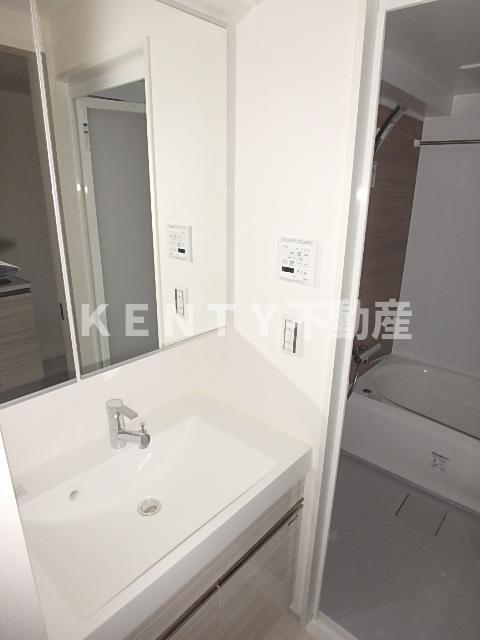 洗面設備　スペースが確保できる洗面所です