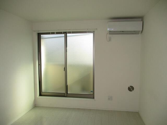 居室・リビング　エアコン完備で一年中快適にお過ごしいただけます。