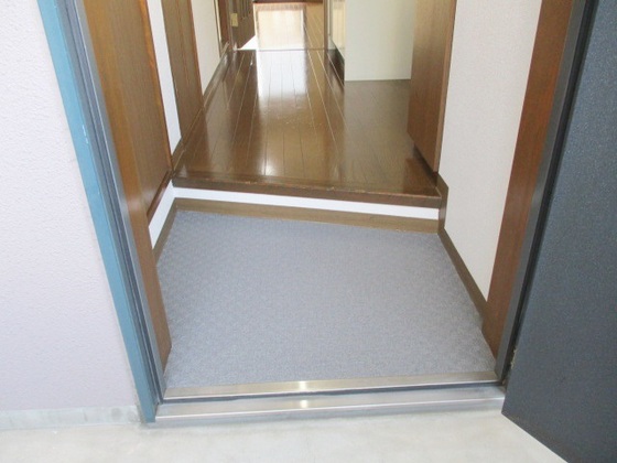玄関　※別部屋の写真です