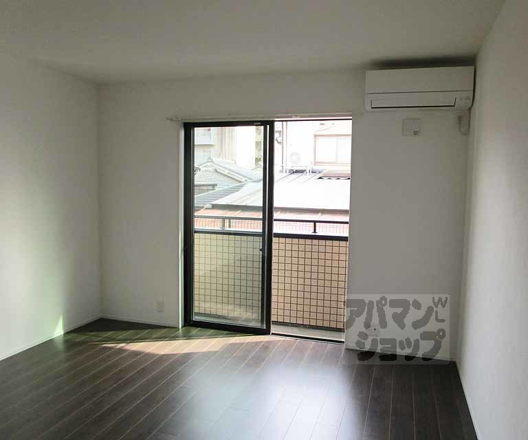 居室・リビング　１０４号室の写真です。