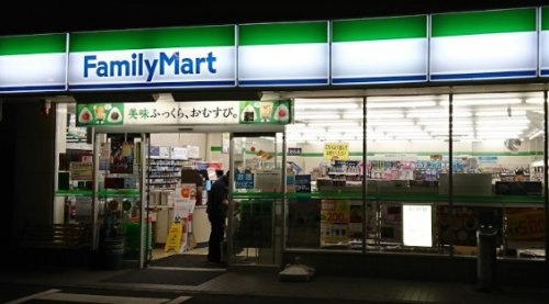 コンビニ　ファミリーマート 杉並堀ノ内三丁目店（コンビニ）まで258m