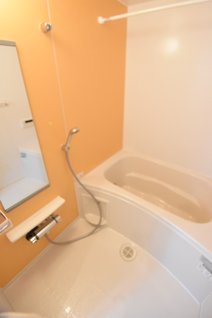 バス・シャワールーム　浴室乾燥機付きで便利です！