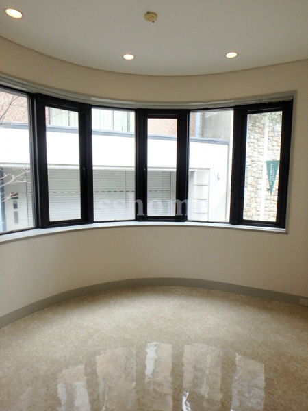 その他部屋・スペース　特徴的な窓のあるお部屋☆