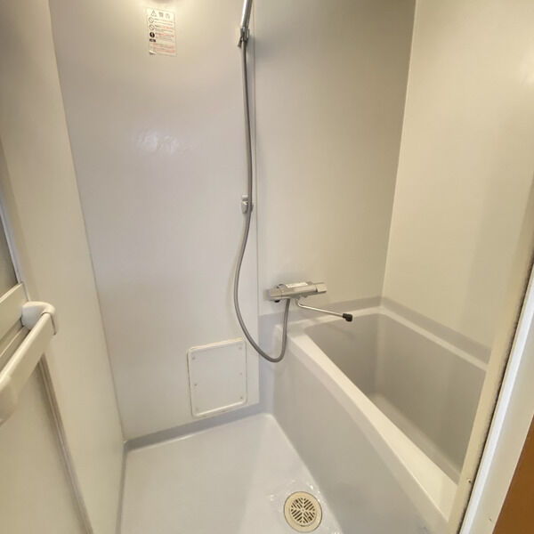 バス・シャワールーム　掲載写真は空室の別部屋を掲載しております。実際のお部屋と仕様