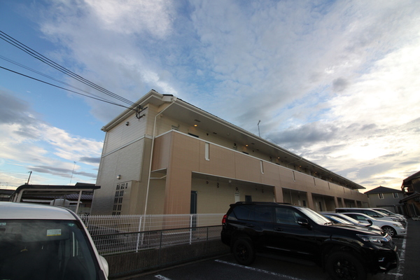 建物外観　２階建てアパートです