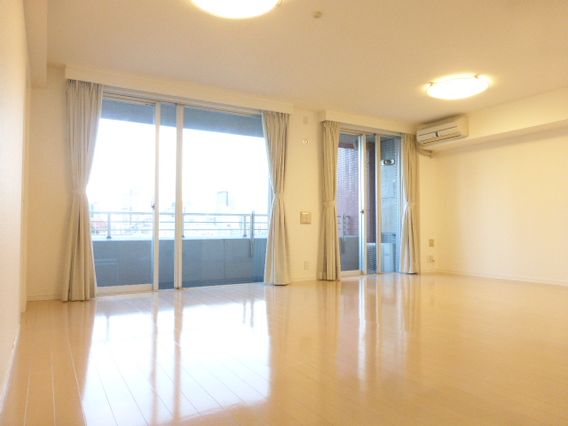 居室・リビング　内観1