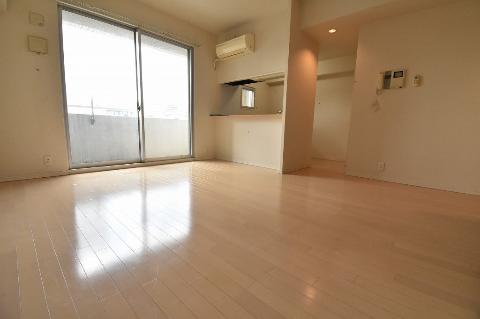 居室・リビング　室内