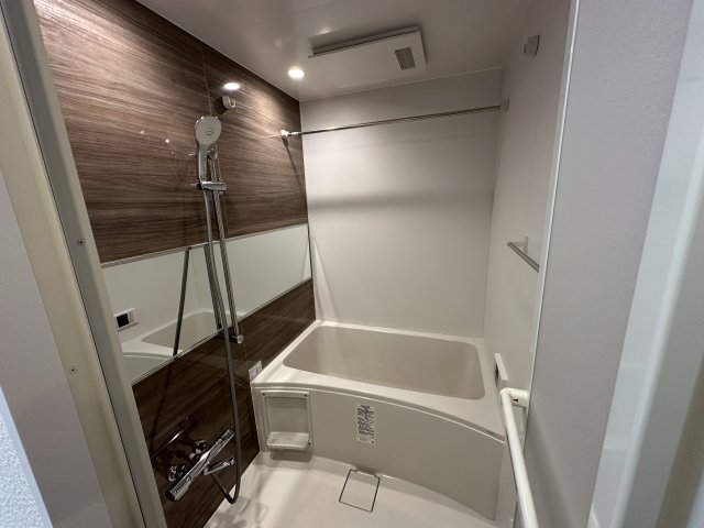 バス・シャワールーム　同マンション、同型・別号室を撮影