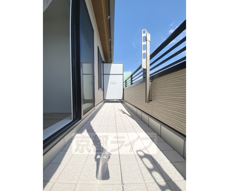 バルコニー　最上階・南向きの明るいバルコニーです。