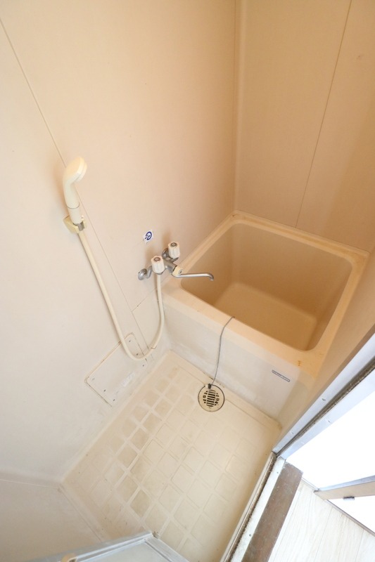 バス・シャワールーム　バストイレ別です