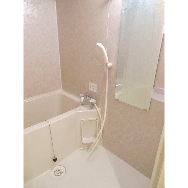 バス・シャワールーム　同物件別部屋参考写真です。
