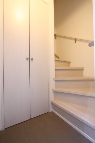 玄関　（別タイプ参考写真）Creer白山　文京区白山1