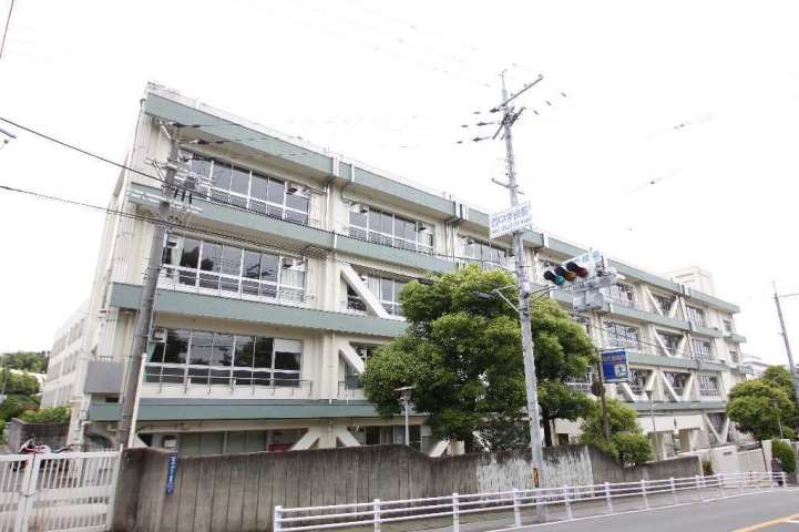 中学校　茨木市立西中学校（中学校）まで5960m