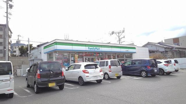 コンビニ　ファミリーマート小倉上富野店（コンビニ）まで213m