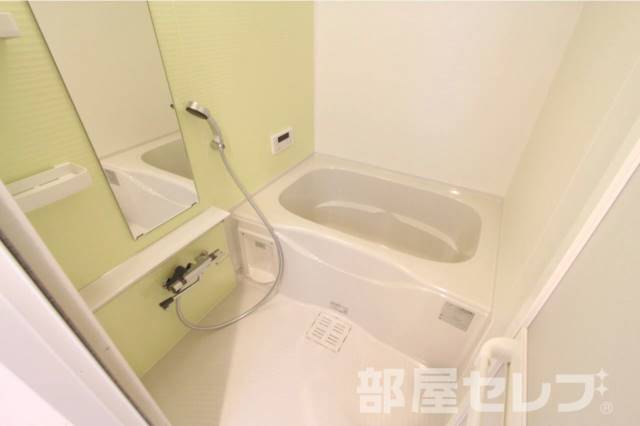 バス・シャワールーム　２０２号室の写真です。