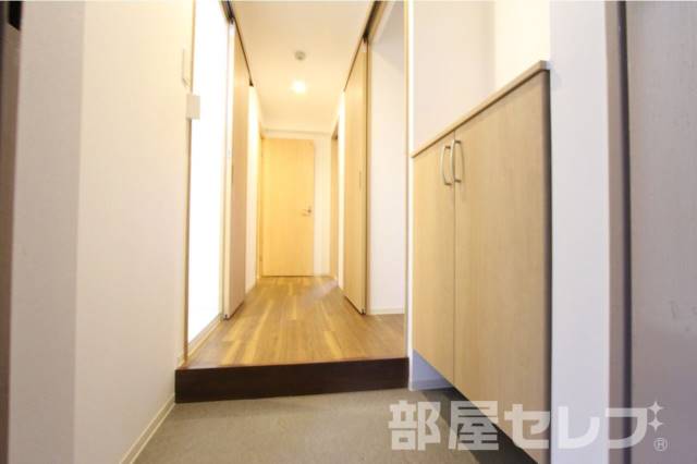 玄関　２０２号室の写真です。