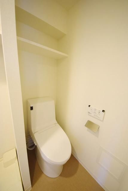 トイレ　洗浄機能付暖房便座