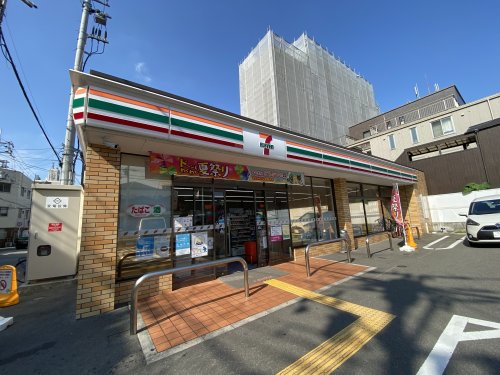 コンビニ　セブンイレブン（コンビニ）まで300m