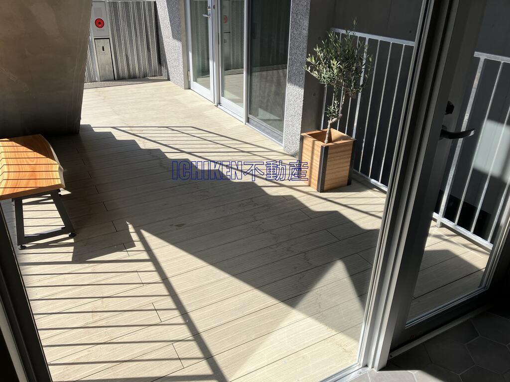 その他　写真は別住戸(参考)。実際はより開放的なワイドテラス仕様です