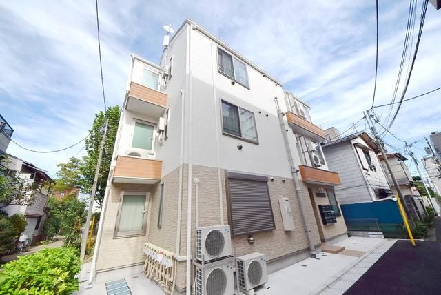 建物外観　商店街近くにあります