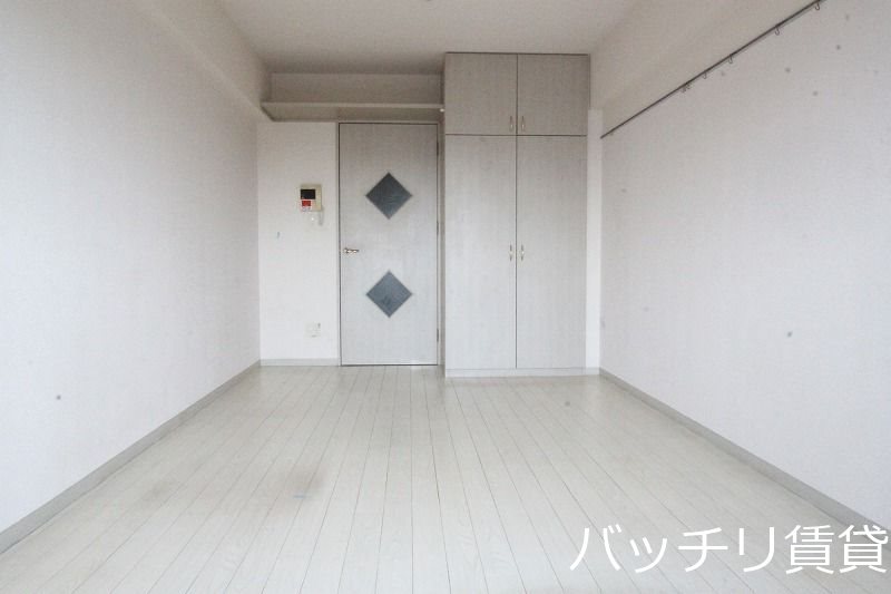 居室・リビング　別号室タイプの為、現状を優先致します。